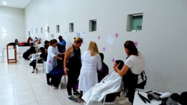 Mulheres participam do “Dia da Beleza”