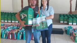 Servidores são agraciados com Cesta de Natal