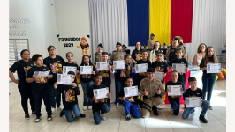 Alunos formam com o PROERD em Desterro do Melo