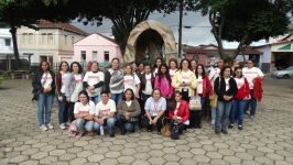 Participantes do curso de Costureiro do Vestuário Assistente participam de visita técnica à indústria têxtil